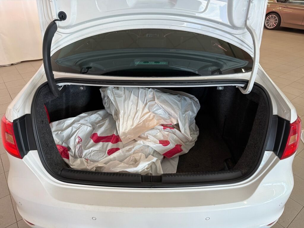 Volkswagen Jetta 2011 Valkoinen