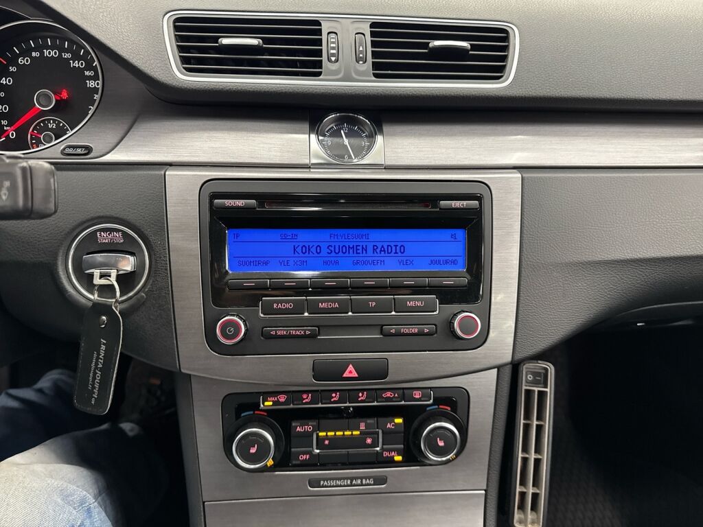 Volkswagen Passat 2011 Ruskea (beige)