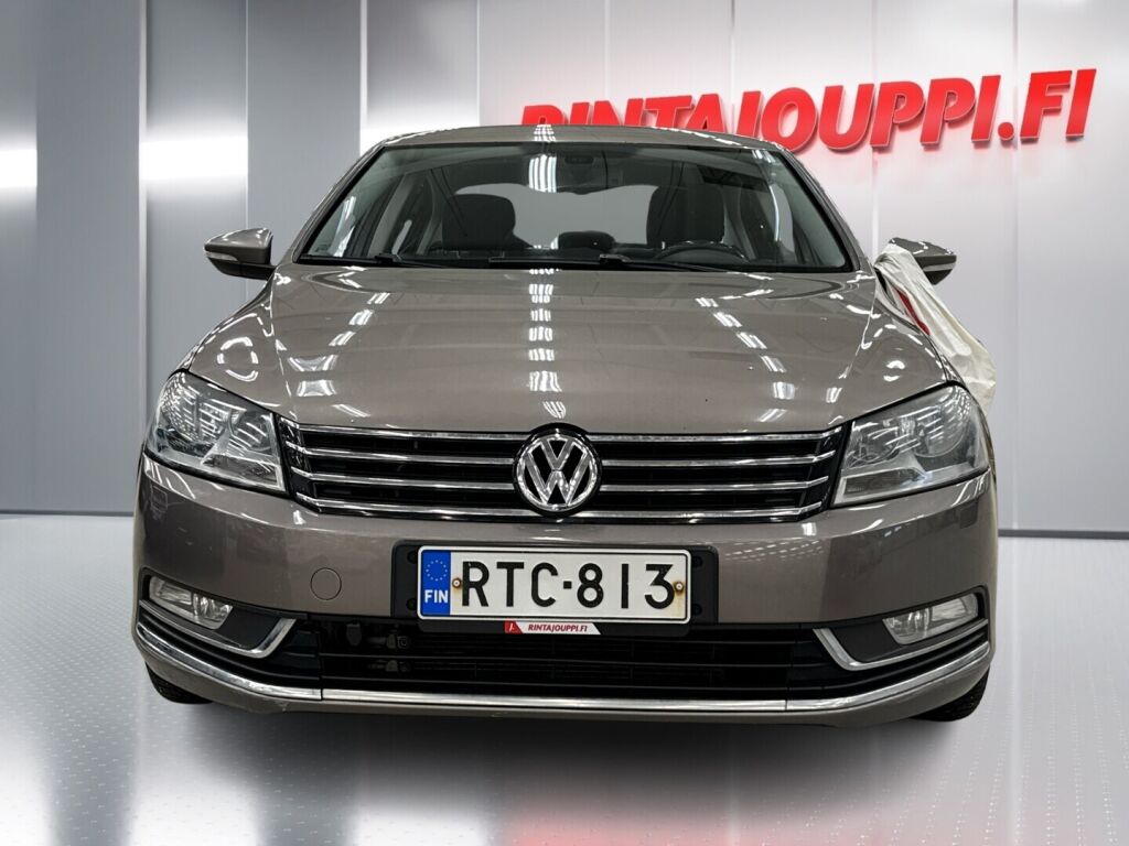 Volkswagen Passat 2011 Ruskea (beige)