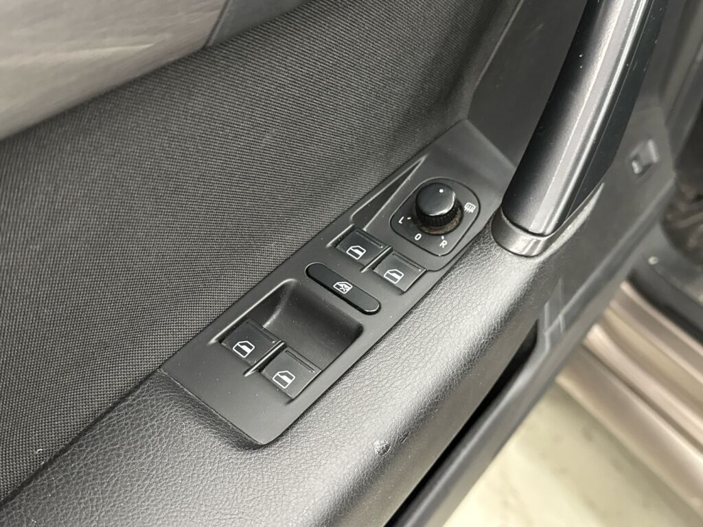 Volkswagen Passat 2011 Ruskea (beige)