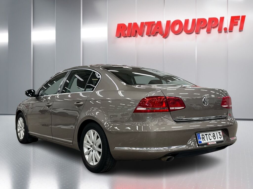 Volkswagen Passat 2011 Ruskea (beige)