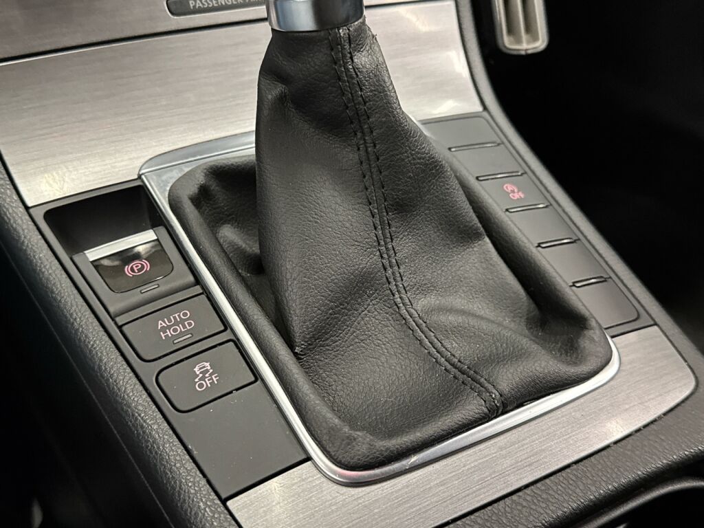 Volkswagen Passat 2011 Ruskea (beige)