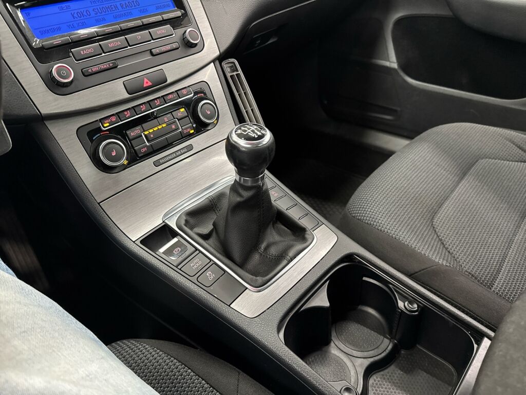 Volkswagen Passat 2011 Ruskea (beige)