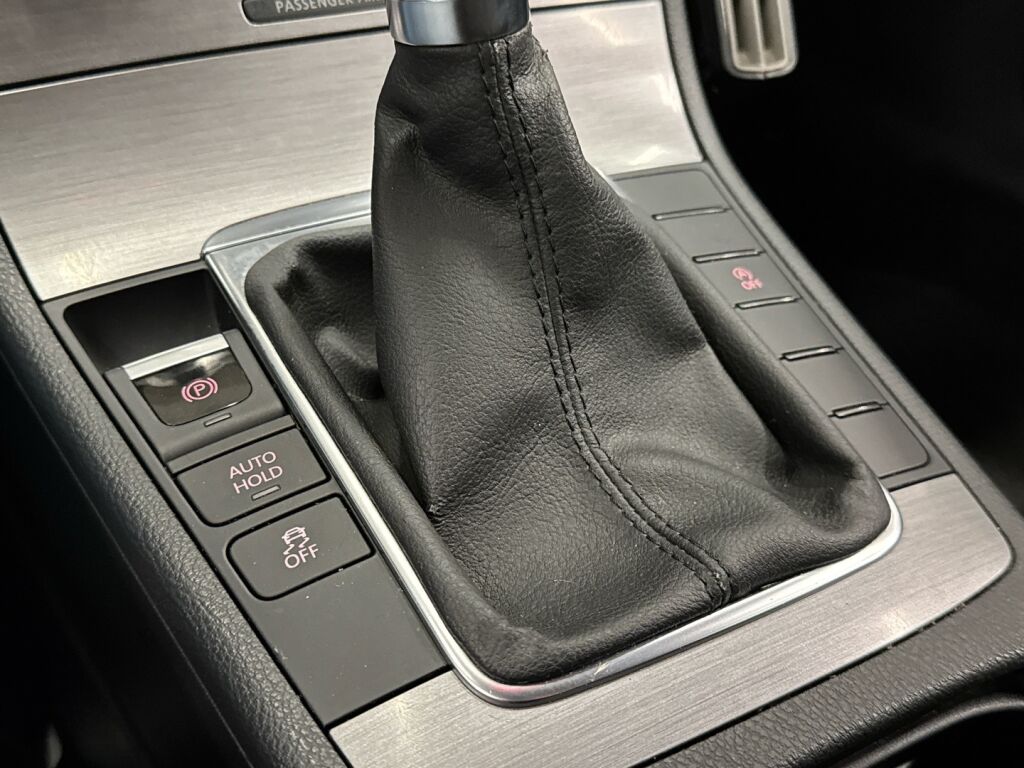 Volkswagen Passat 2011 Ruskea (beige)