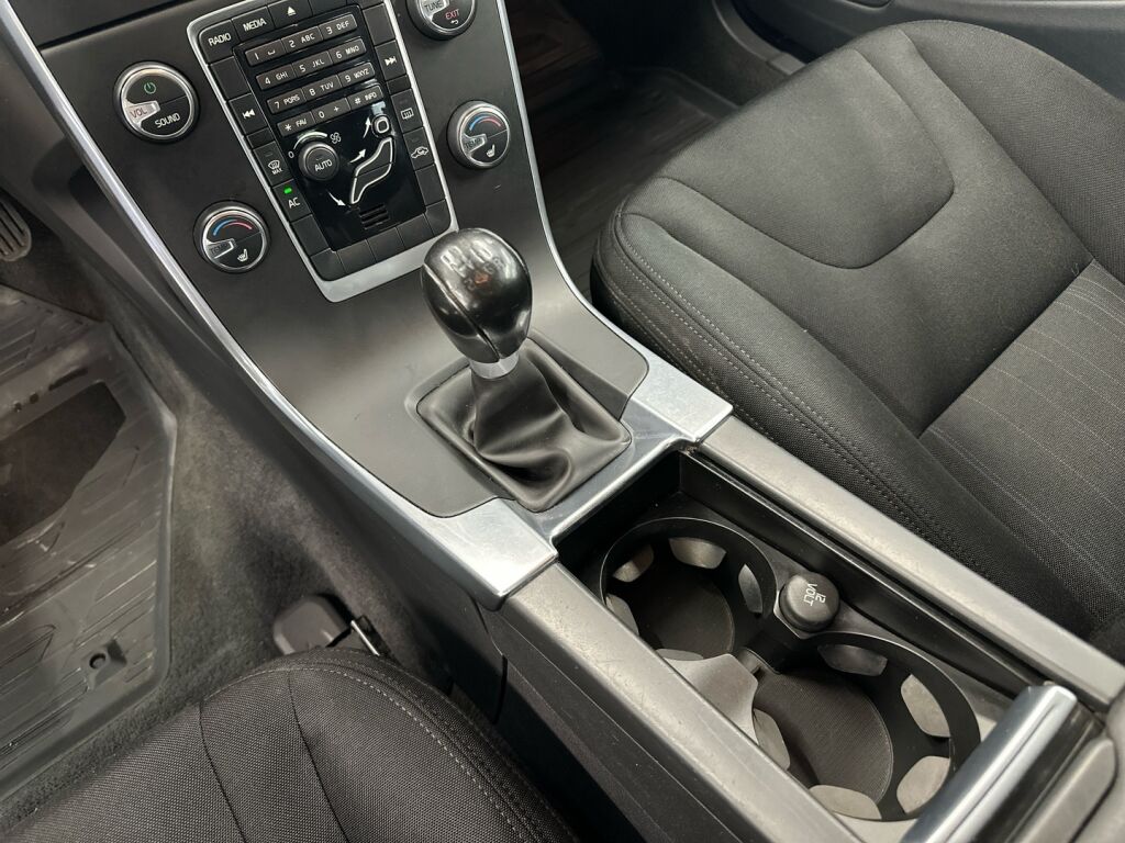 Volvo S60 2011 Musta