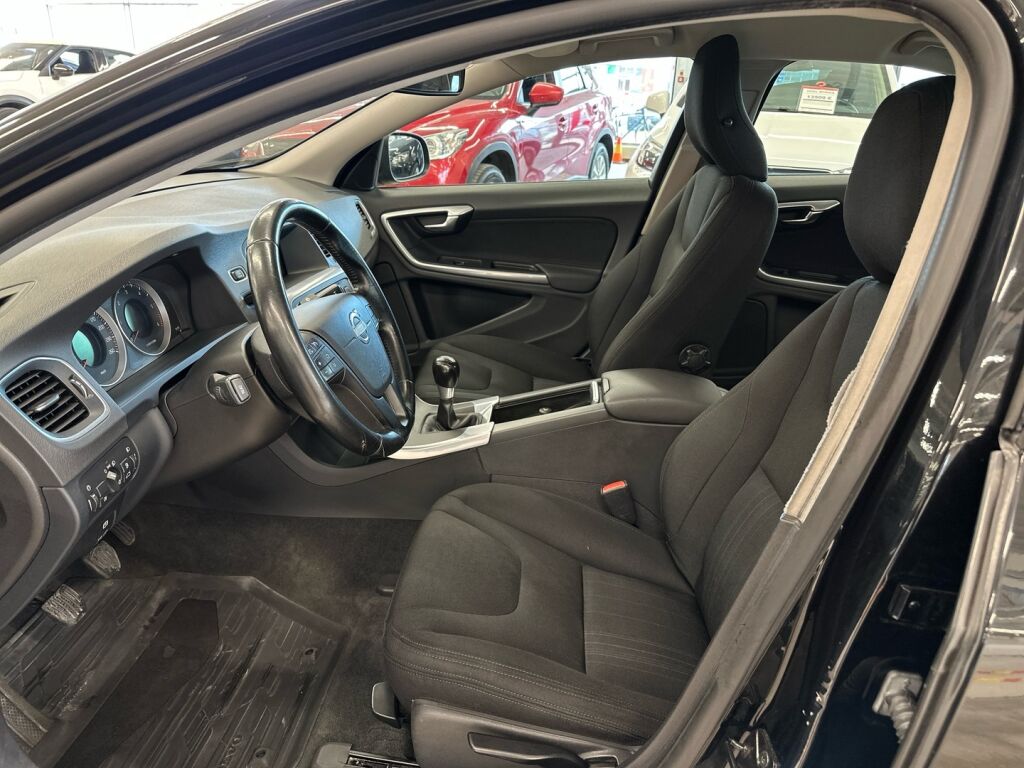 Volvo S60 2011 Musta