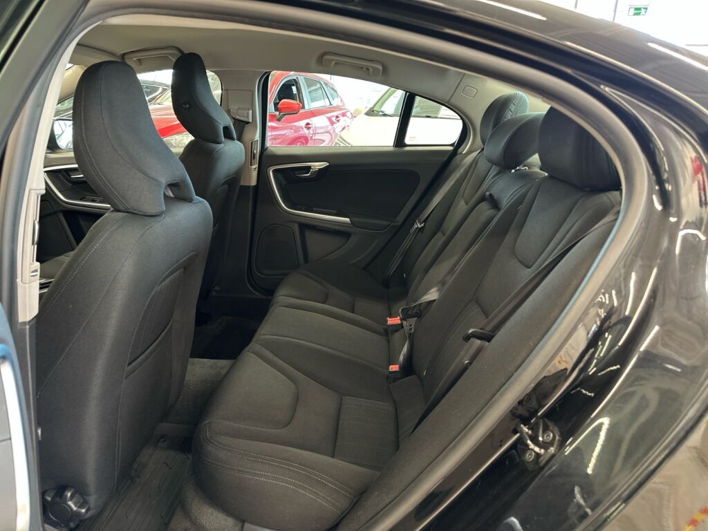 Volvo S60 2011 Musta