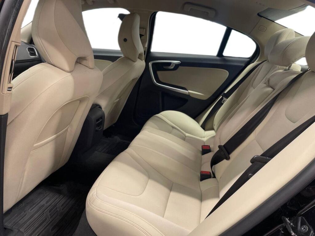 Volvo S60 2011 Musta