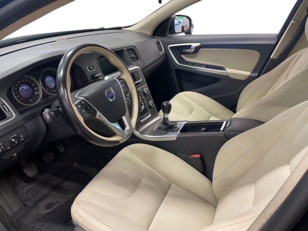 Volvo S60 2011 Musta