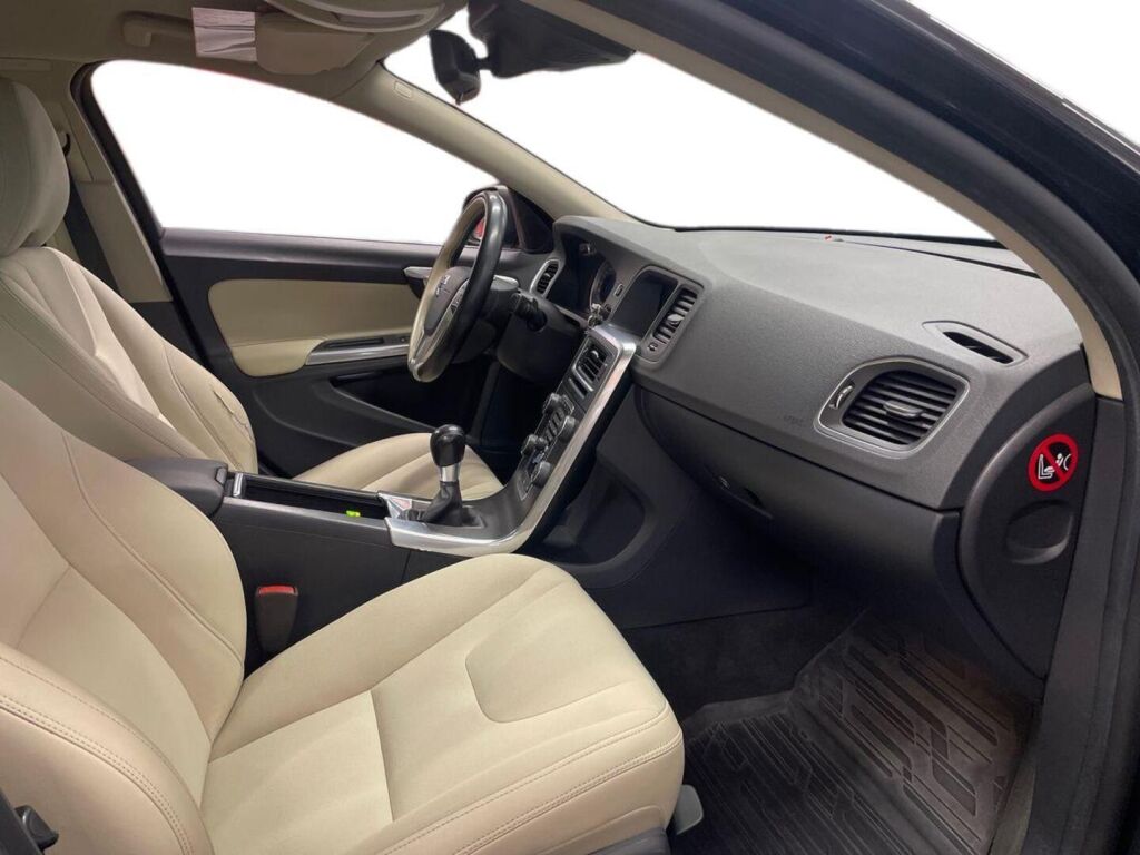 Volvo S60 2011 Musta