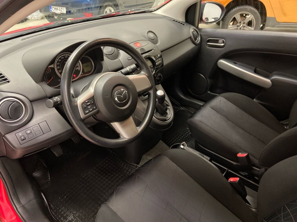 Mazda Mazda2 2011 Punainen