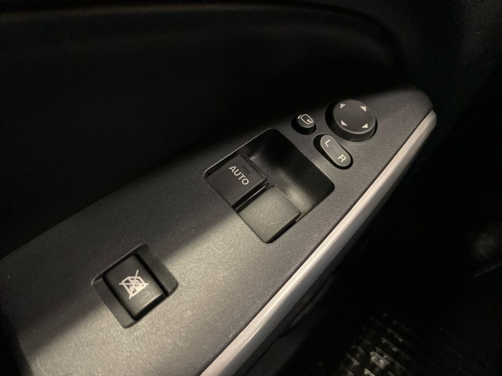 Mazda Mazda2 2011 Punainen