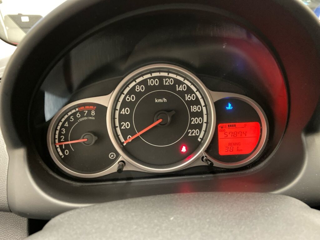 Mazda Mazda2 2011 Punainen