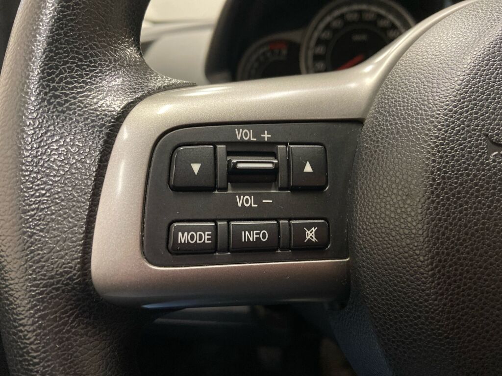 Mazda Mazda2 2011 Punainen