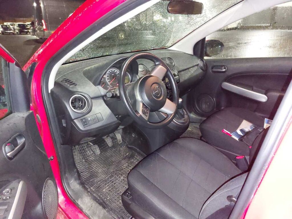 Mazda Mazda2 2011 Punainen