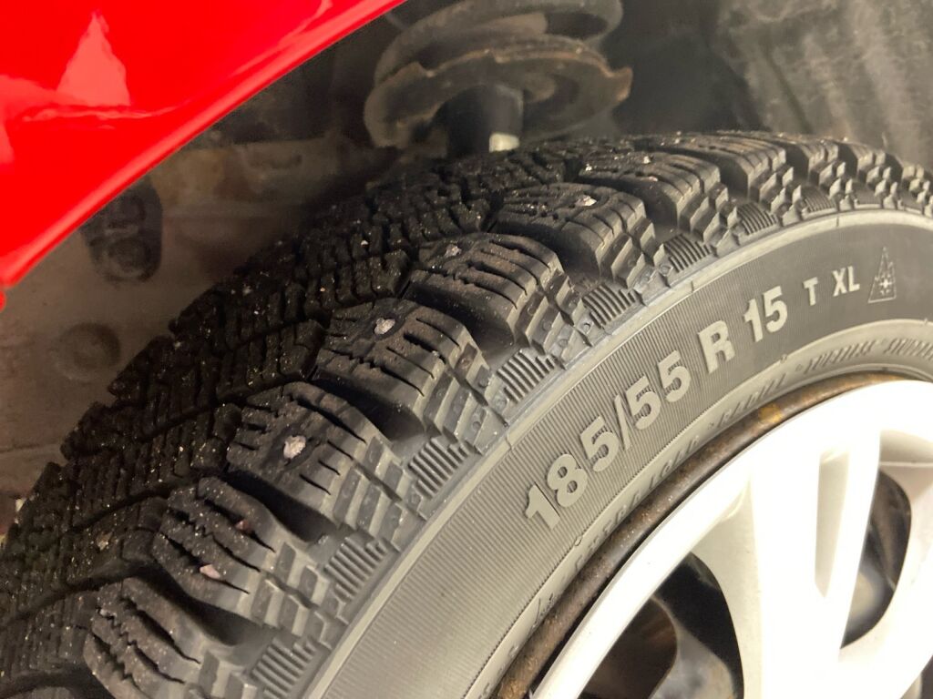 Mazda Mazda2 2011 Punainen