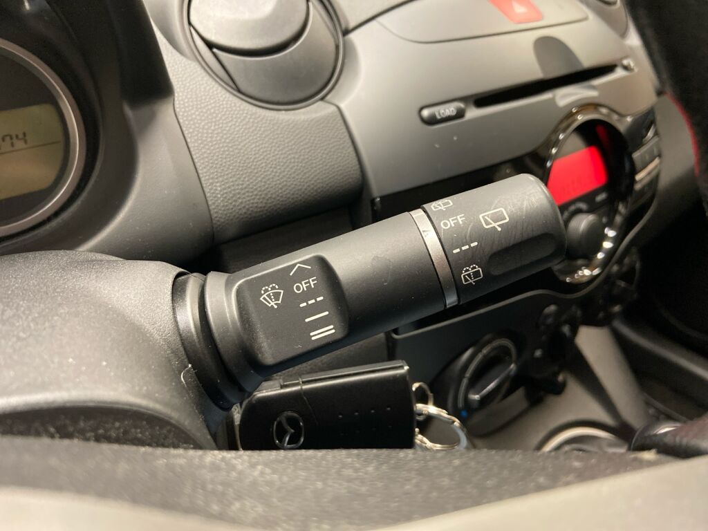 Mazda Mazda2 2011 Punainen