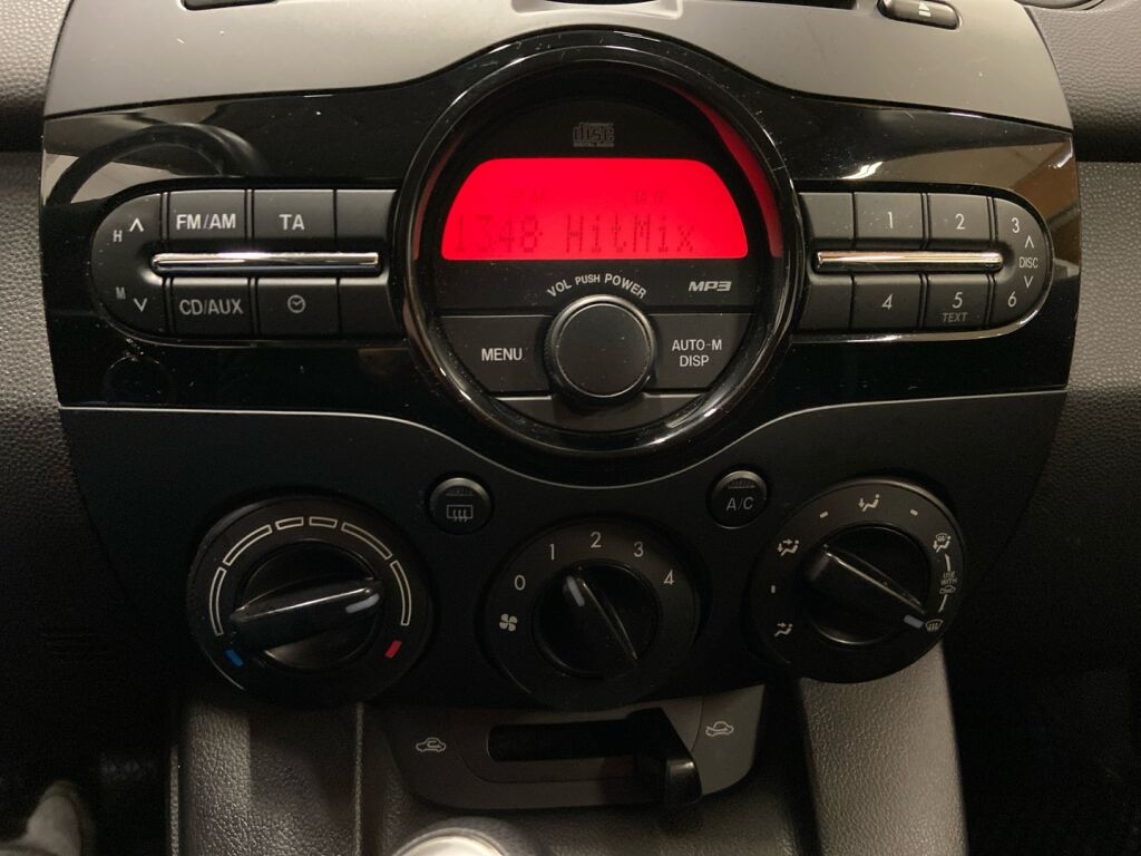 Mazda Mazda2 2011 Punainen