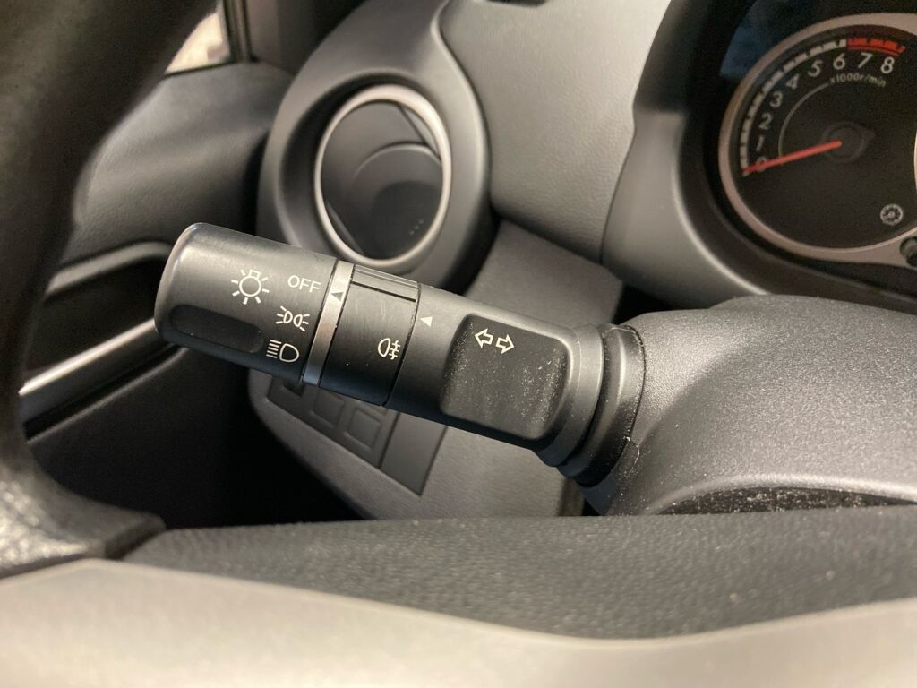 Mazda Mazda2 2011 Punainen