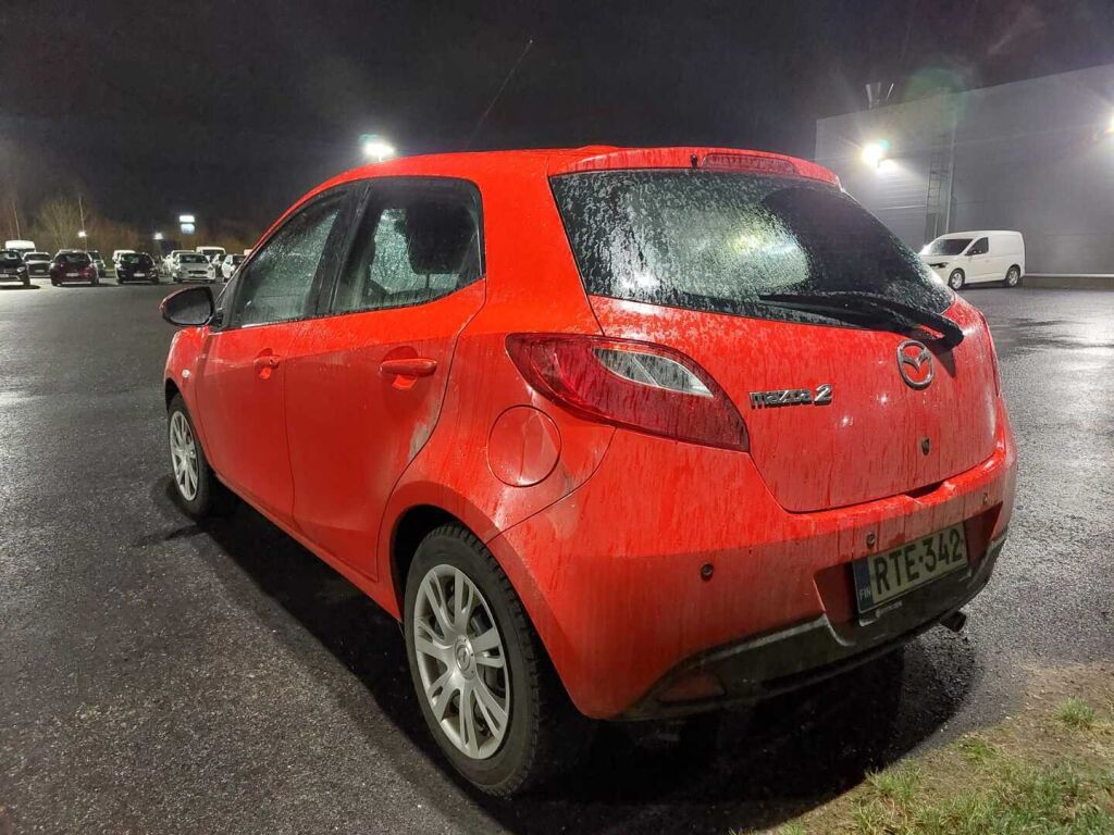 Mazda Mazda2 2011 Punainen