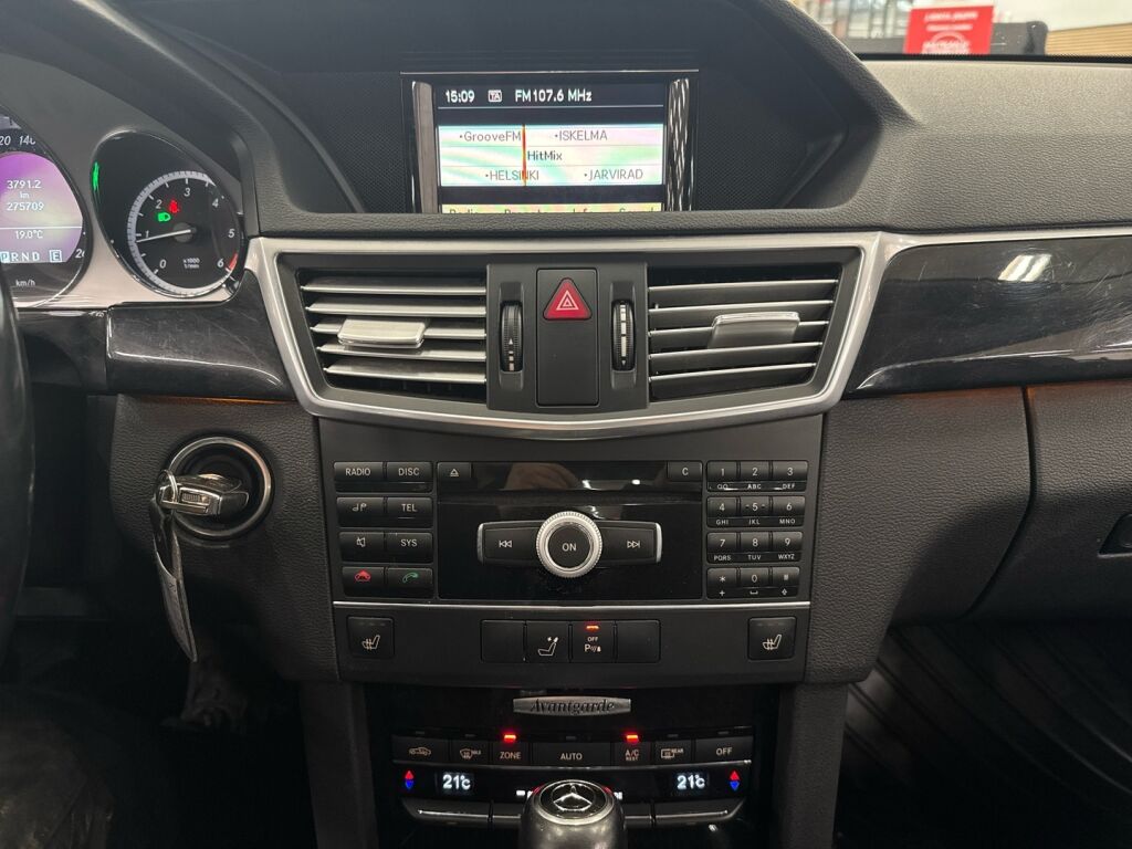 Mercedes-Benz E 2011 Ruskea (beige)