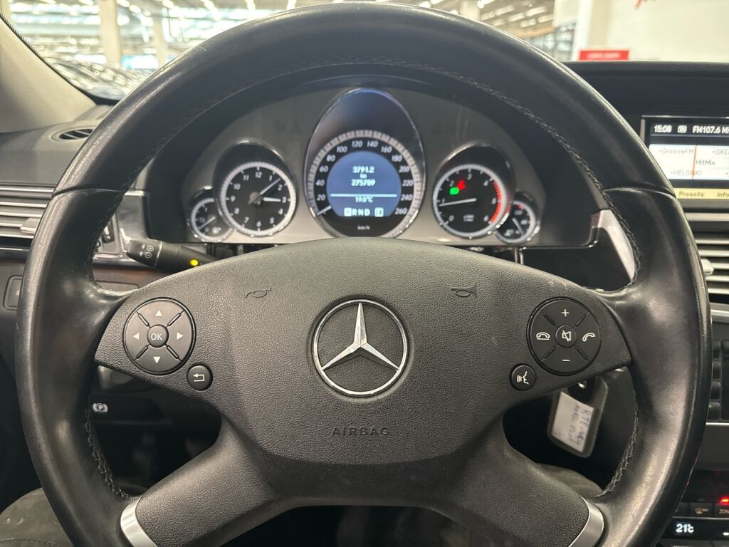 Mercedes-Benz E 2011 Ruskea (beige)