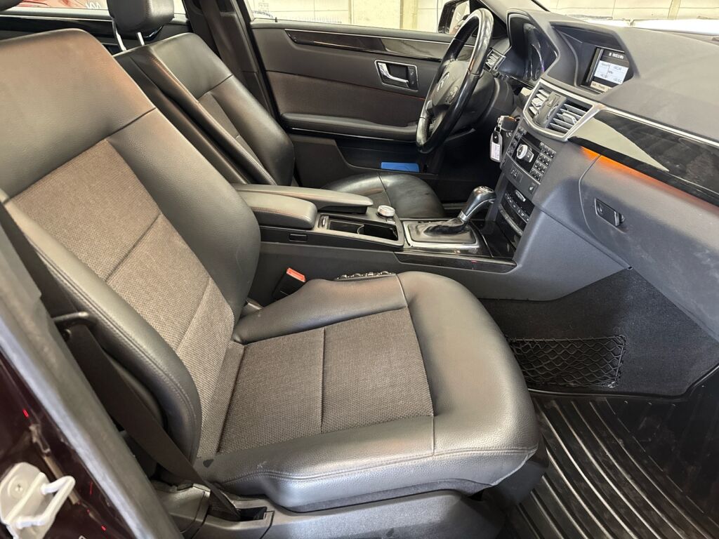 Mercedes-Benz E 2011 Ruskea (beige)