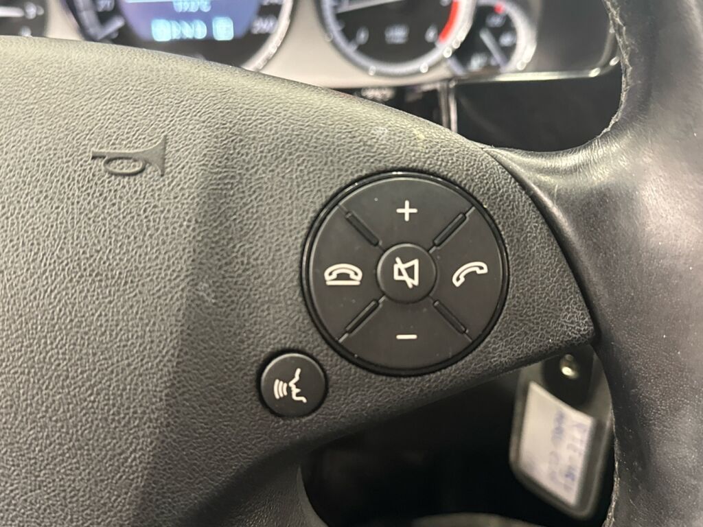 Mercedes-Benz E 2011 Ruskea (beige)
