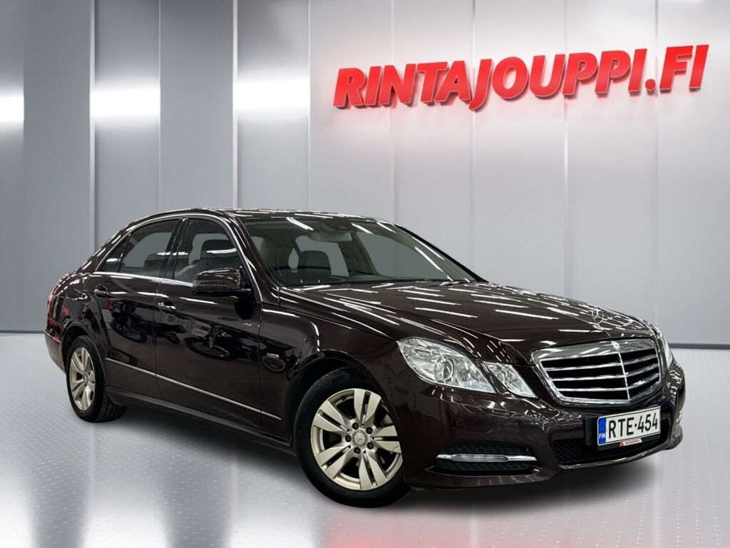 Mercedes-Benz E 2011 Ruskea (beige)