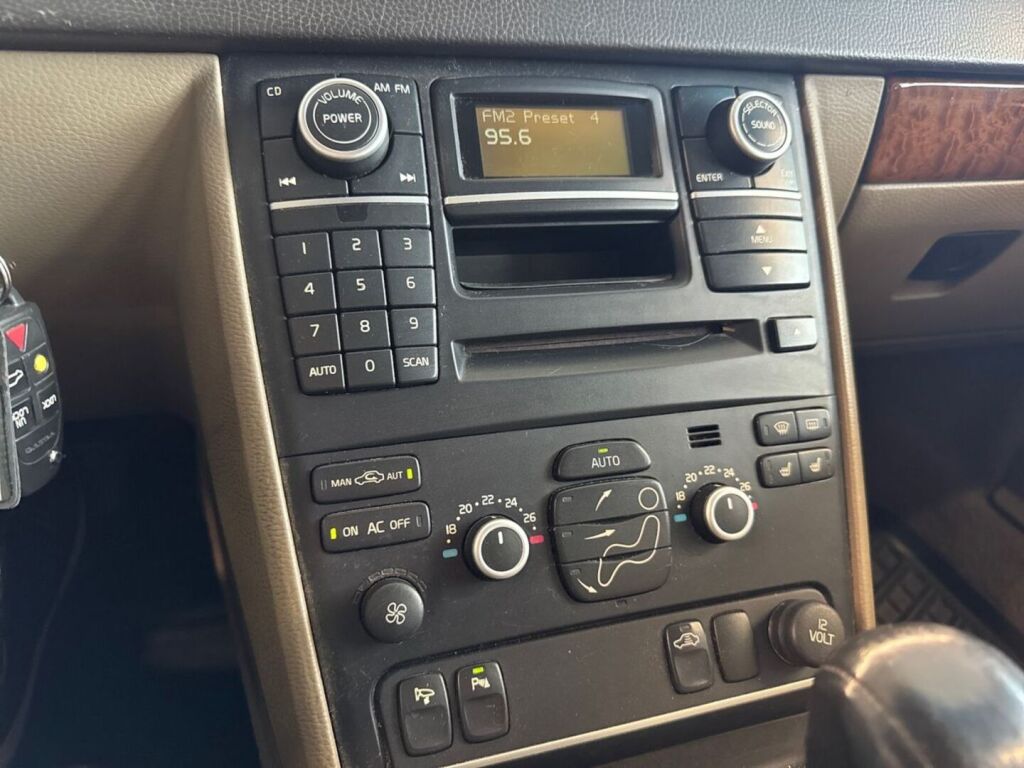 Volvo XC90 2006 Musta