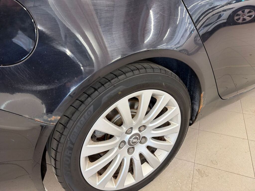 Opel Insignia 2009 Musta