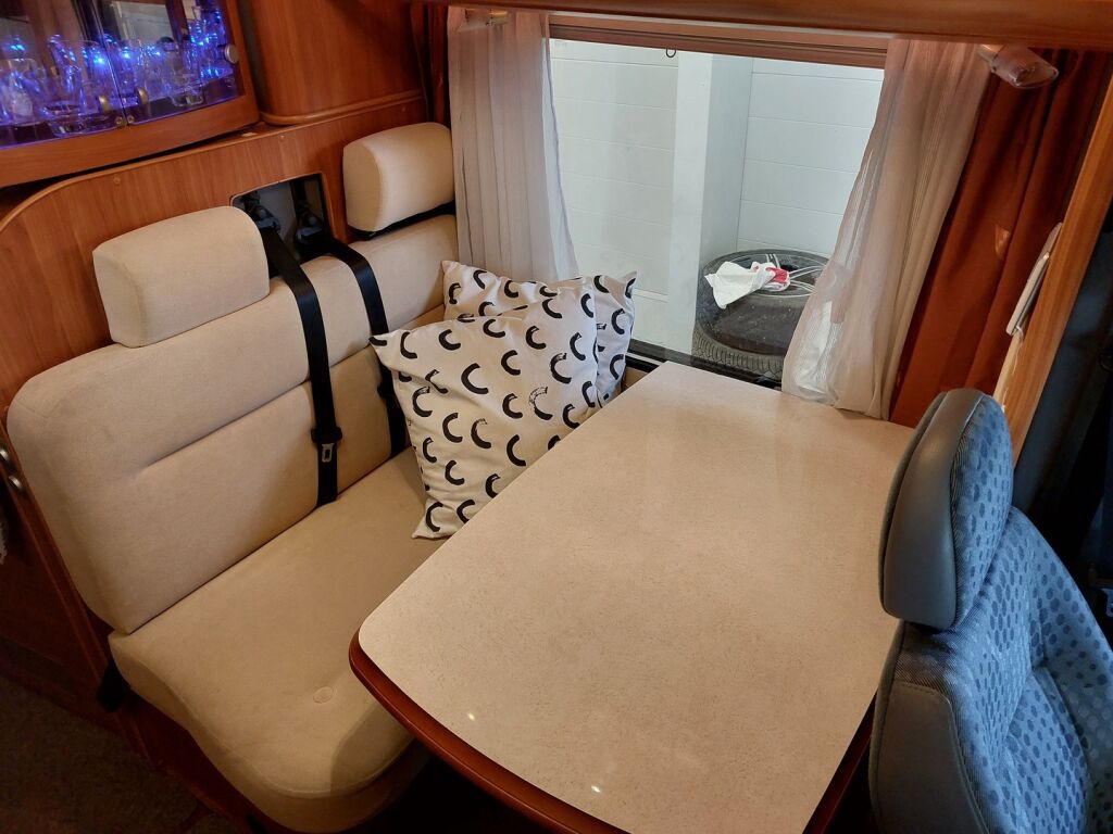 Hobby T 555 FS 2009 Valkoinen