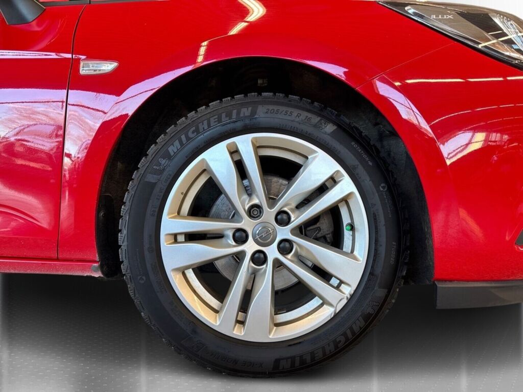 Opel Astra 2019 Punainen
