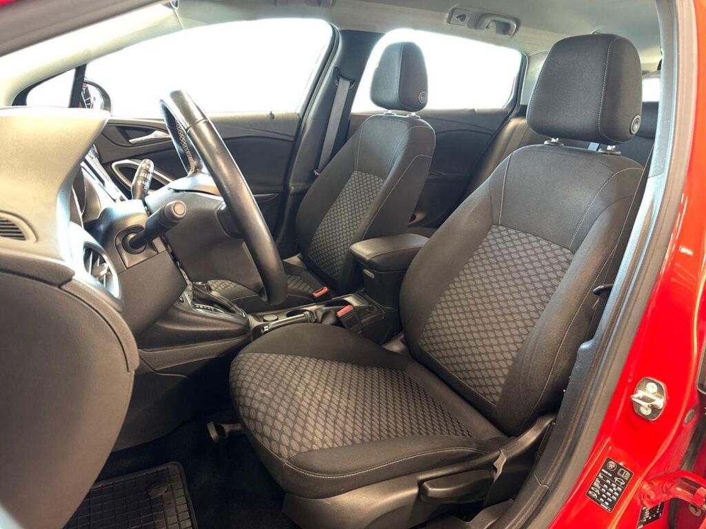 Opel Astra 2019 Punainen