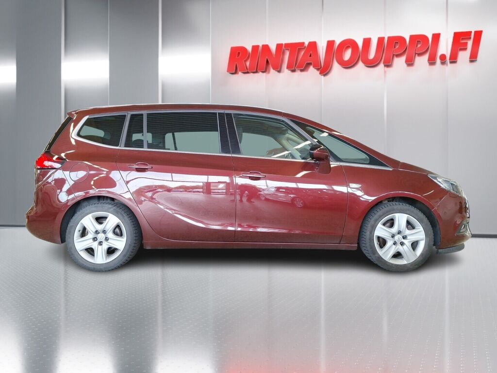 Opel Zafira 2017 Punainen