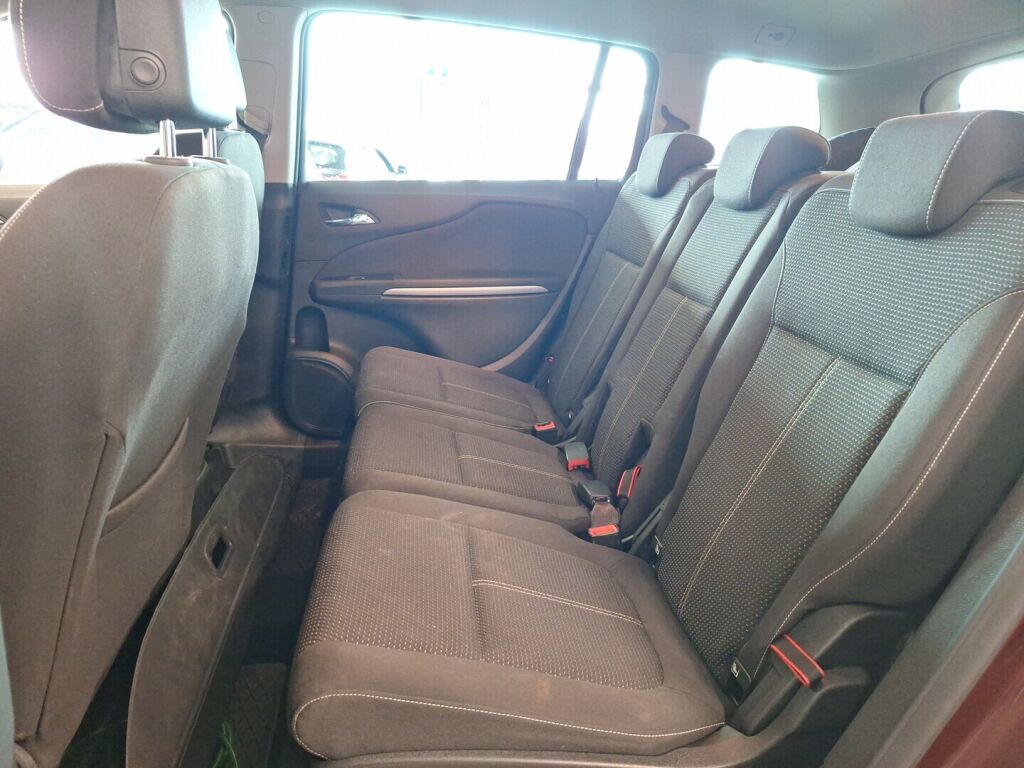 Opel Zafira 2017 Punainen