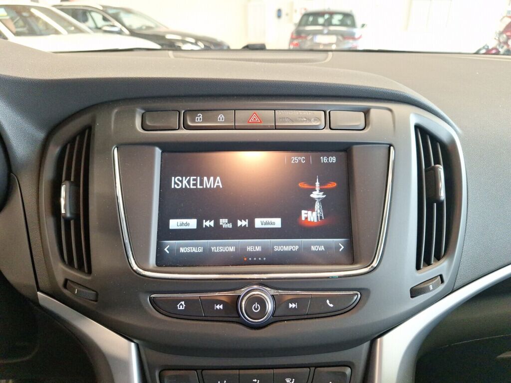 Opel Zafira 2017 Punainen