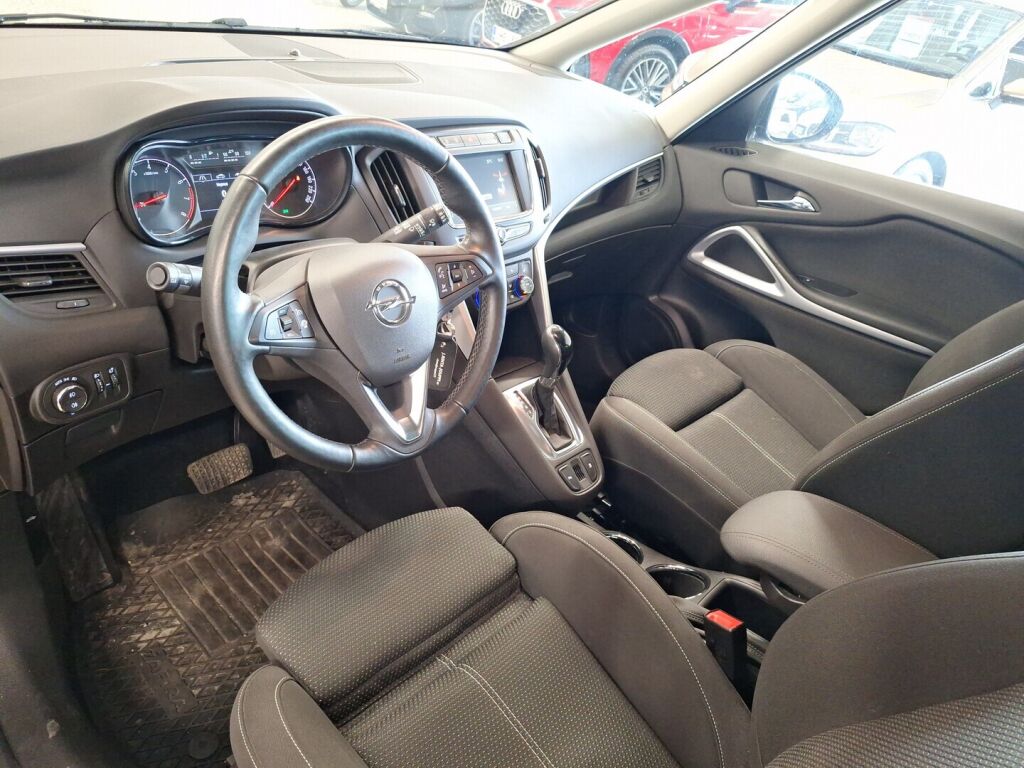 Opel Zafira 2017 Punainen