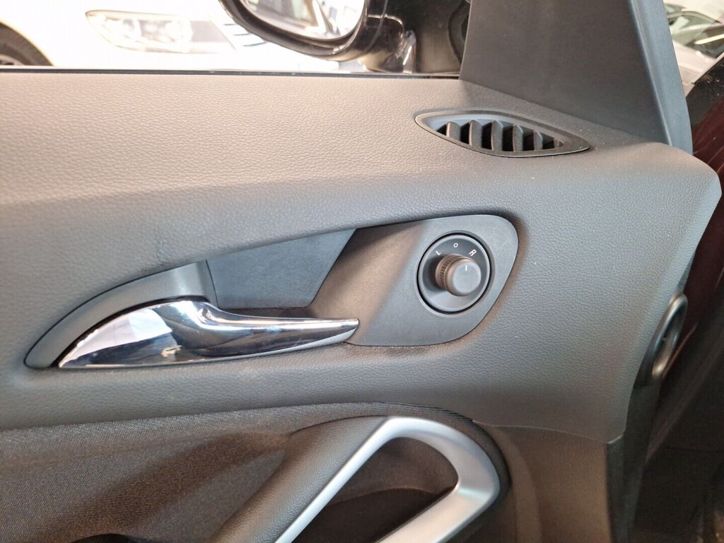 Opel Zafira 2017 Punainen