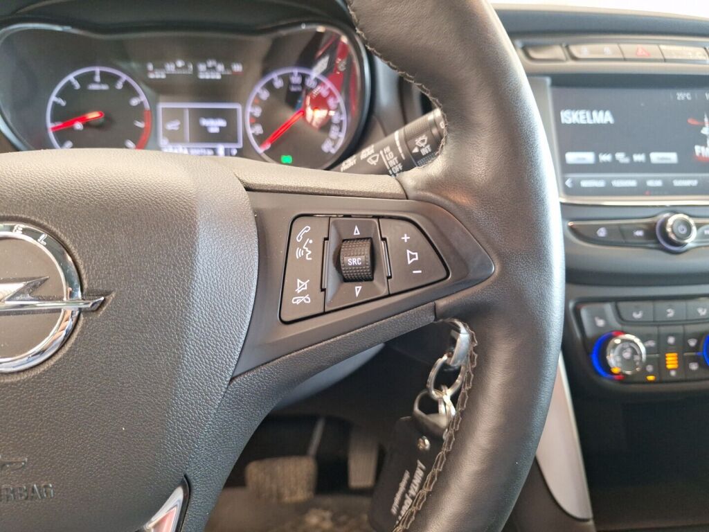 Opel Zafira 2017 Punainen