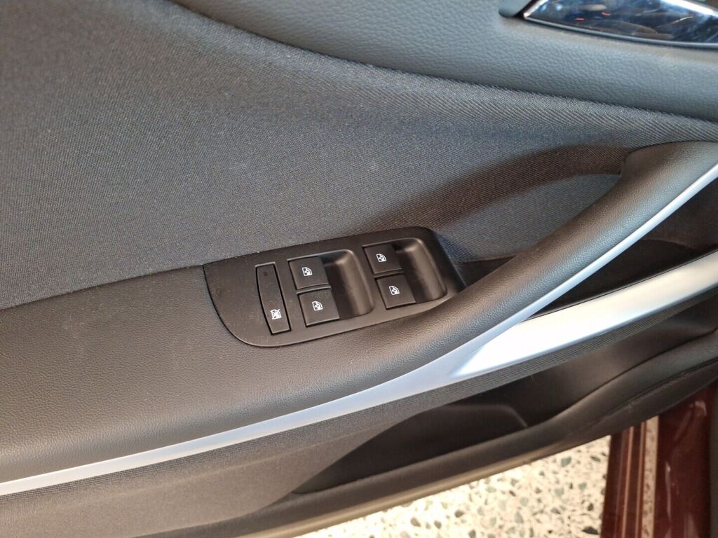 Opel Zafira 2017 Punainen