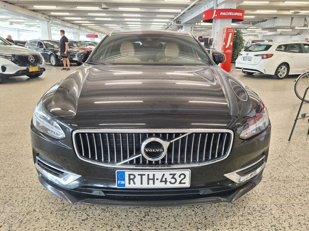 Volvo V90 2018 Musta