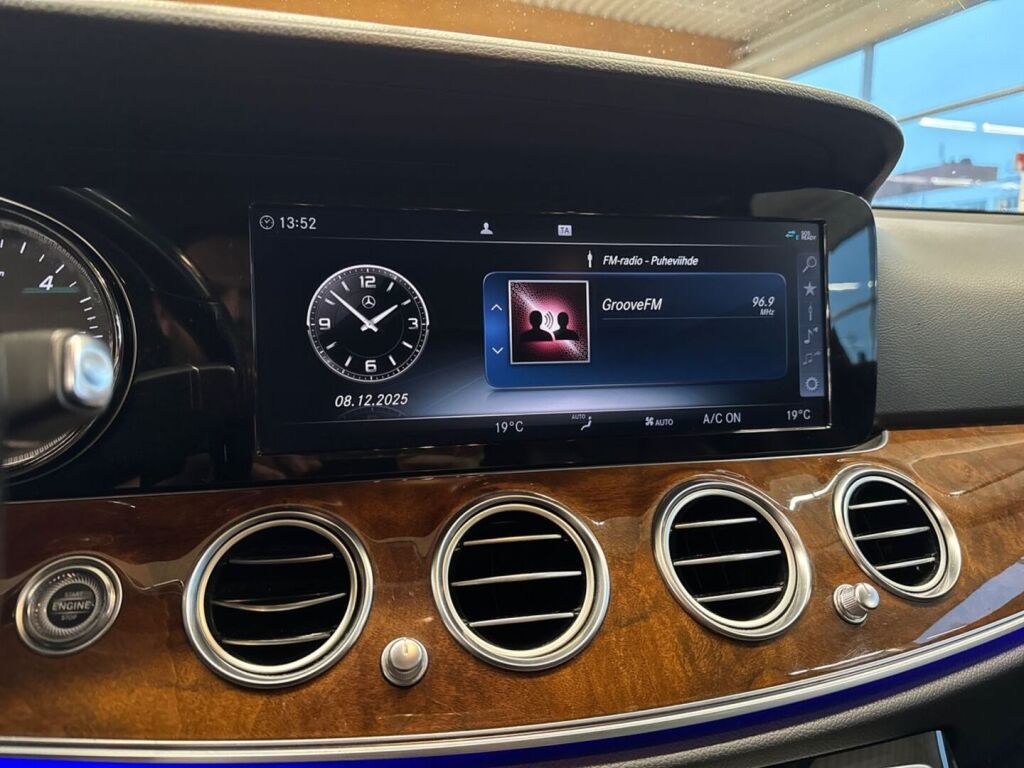 Mercedes-Benz E 2017 Musta