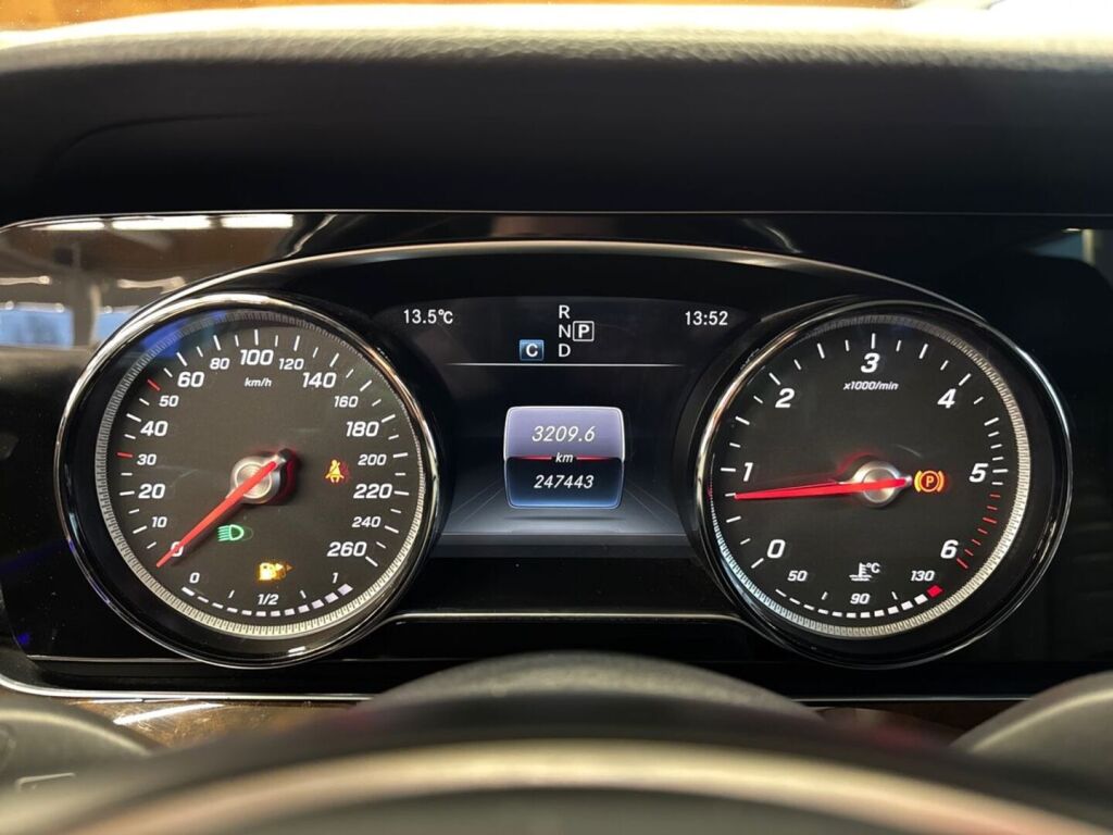 Mercedes-Benz E 2017 Musta