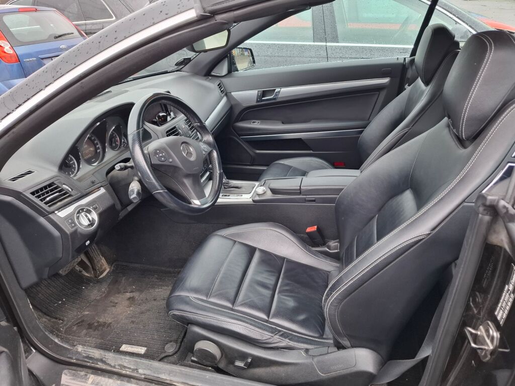 Mercedes-Benz E 2011 Musta