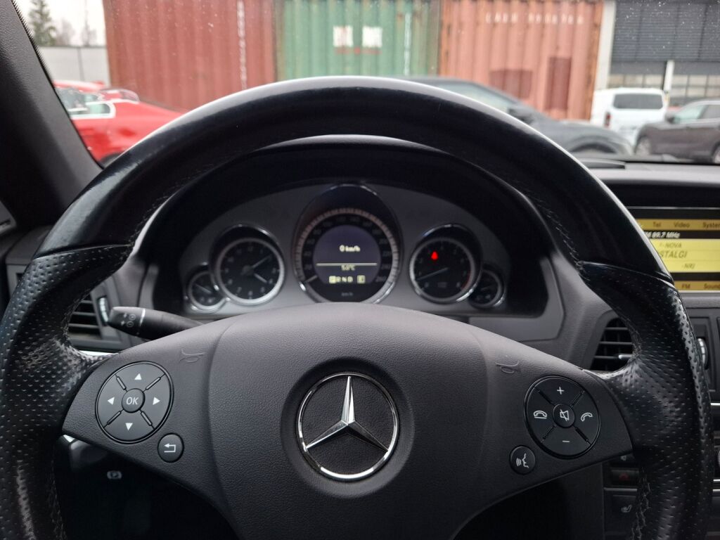 Mercedes-Benz E 2011 Musta