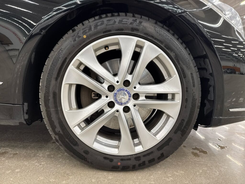 Mercedes-Benz E 2011 Musta