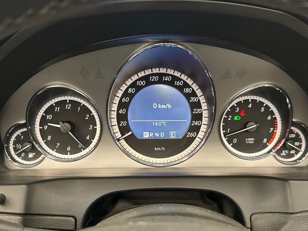 Mercedes-Benz E 2011 Musta