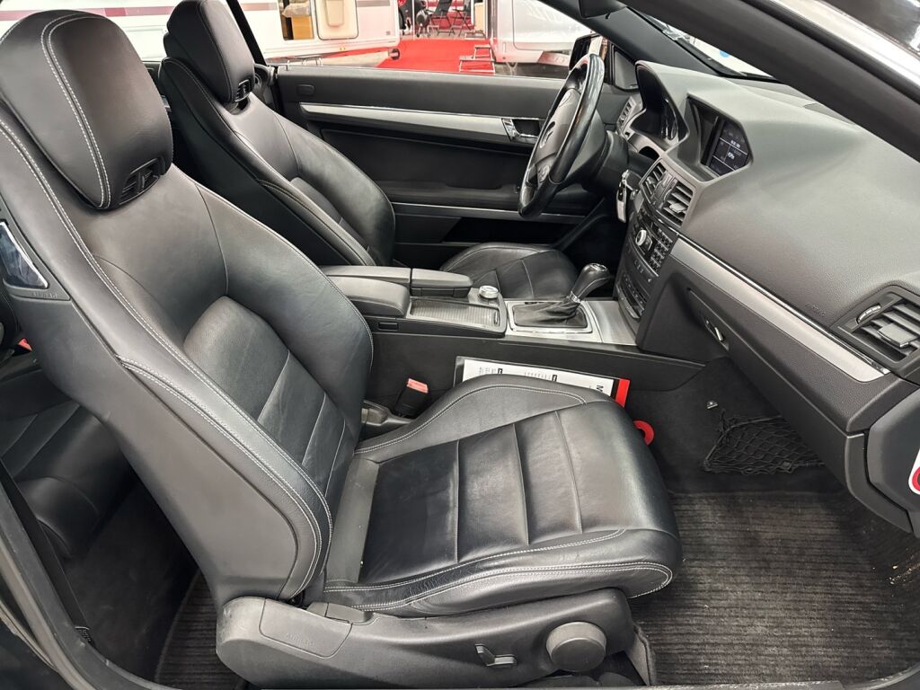 Mercedes-Benz E 2011 Musta