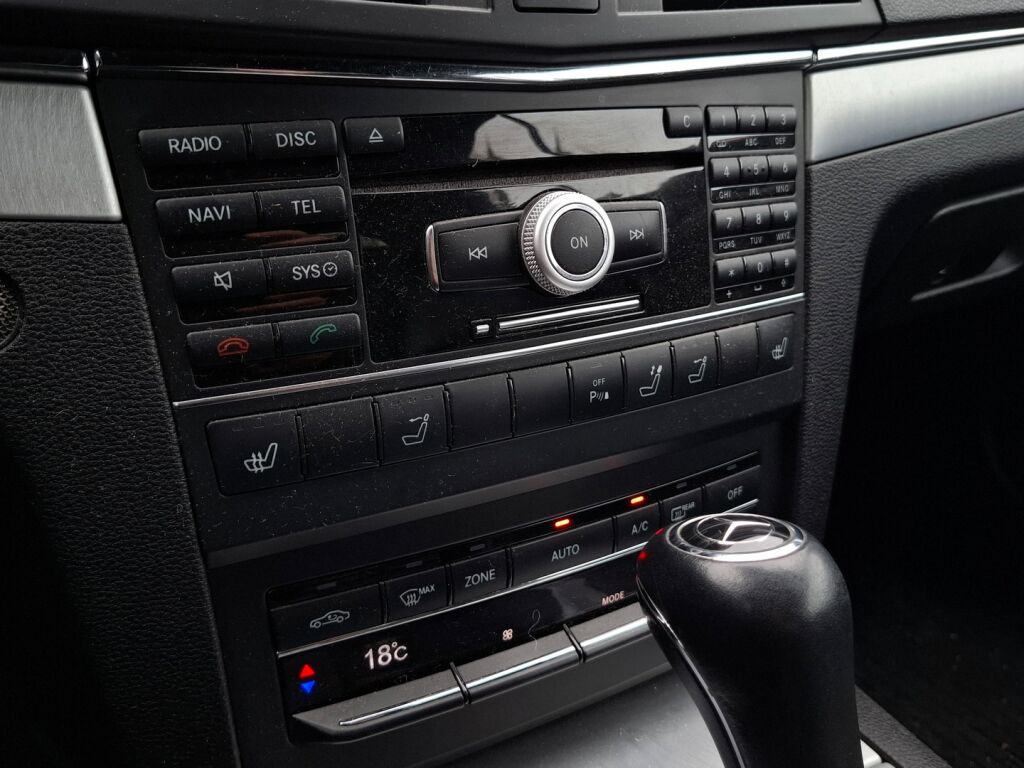 Mercedes-Benz E 2011 Musta